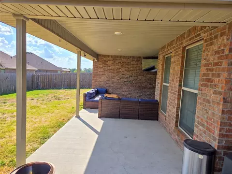 Exterior - 621 Melrose Pl, Bentonville, AR 72712 photo 6 of 7