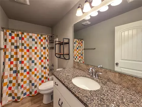 Bath - 621 Melrose Pl, Bentonville, AR 72712 photo 6 of 6