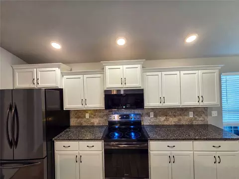 Kitchen - 621 Melrose Pl, Bentonville, AR 72712 photo 3 of 3