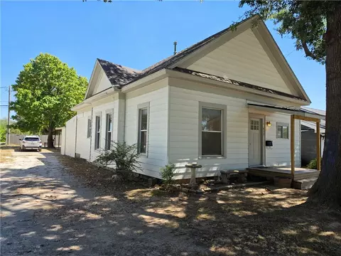 413 S Wright St, Siloam Springs, AR 72761