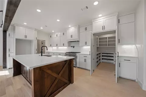 Kitchen - 17110 Malico Mountain Rd, West Fork, AR 72774 photo 3 of 4