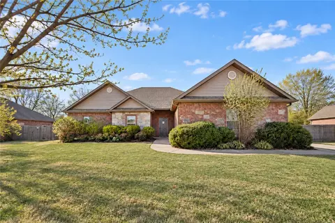 510 Grandview Dr, Prairie Grove, AR 72753