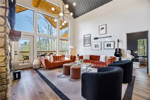 Living - 2496 Ar 74 Hwy E, Jasper, AR 72641 photo 2 of 2