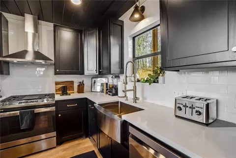 Kitchen - 2496 Ar 74 Hwy E, Jasper, AR 72641 photo 4 of 4