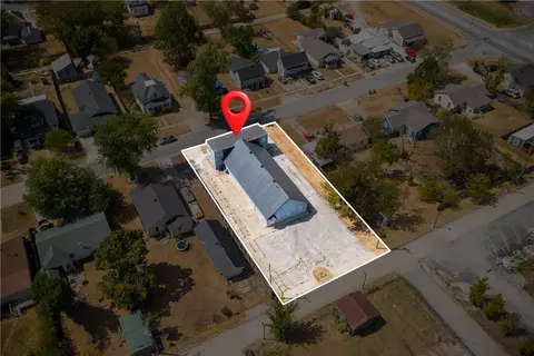715 N 3rd St, Rogers, AR 72756 photo 3