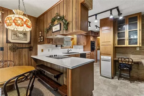 Kitchen - 1503 Ridgepark Rd, Harrison, AR 72601 photo 1 of 5