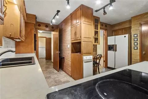 Kitchen - 1503 Ridgepark Rd, Harrison, AR 72601 photo 5 of 5