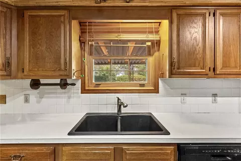 Kitchen - 1503 Ridgepark Rd, Harrison, AR 72601 photo 3 of 5