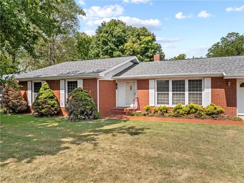 Exterior - 1503 Ridgepark Rd, Harrison, AR 72601 photo 3 of 11