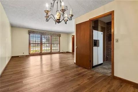 Living - 1503 Ridgepark Rd, Harrison, AR 72601 photo 5 of 9