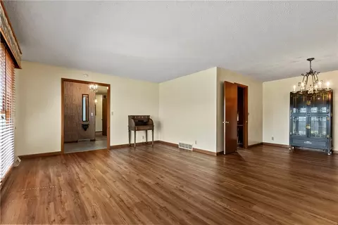 Living - 1503 Ridgepark Rd, Harrison, AR 72601 photo 1 of 9