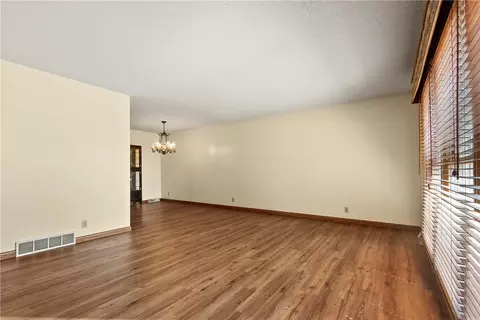 Living - 1503 Ridgepark Rd, Harrison, AR 72601 photo 2 of 9