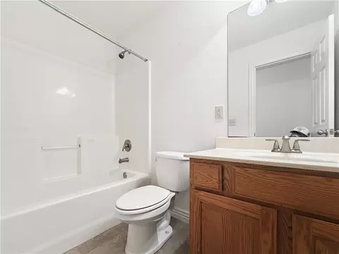Bath - 472732 E 650 Road E 650 Rd, Watts, OK 74964 photo 5 of 5