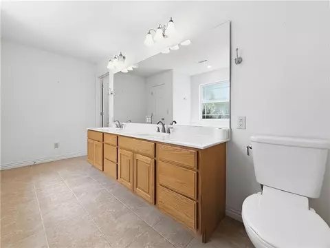 Bath - 472732 E 650 Road E 650 Rd, Watts, OK 74964 photo 4 of 5