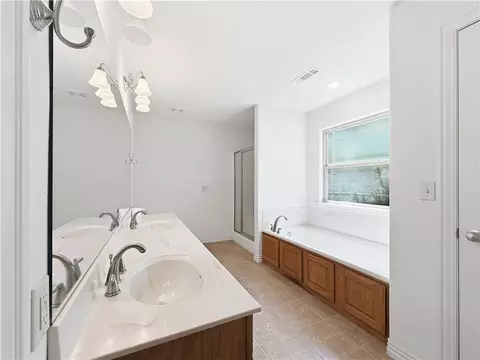 Bath - 472732 E 650 Road E 650 Rd, Watts, OK 74964 photo 1 of 5