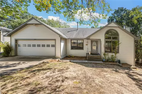 2320 N Briarwood Ln, Fayetteville, AR 72703