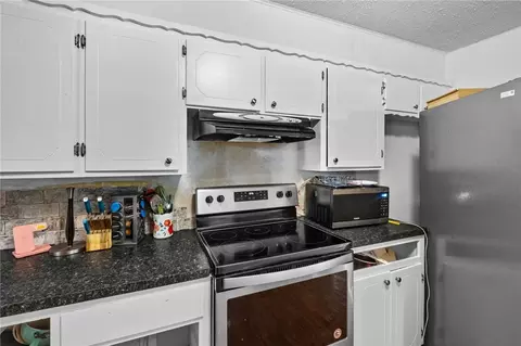 Kitchen - 16478 Hale Mountain Rd, Morrow, AR 72749 photo 3 of 3