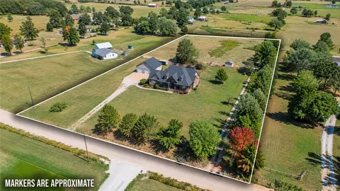8116 Coffelt Cemetery Rd, Bentonville, AR 72713