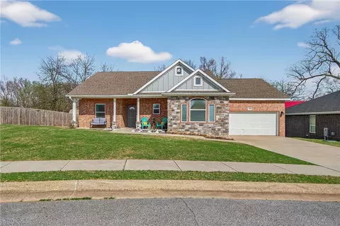 952 Glass St, Cave Springs, AR 72718