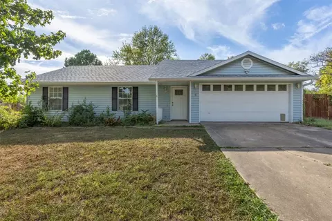 6 Meadowbrook Cir, Bentonville, AR 72712