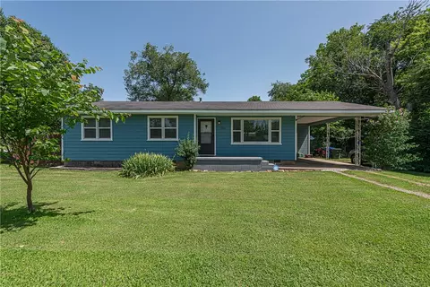 3016 W Mount Comfort Rd, Fayetteville, AR 72704