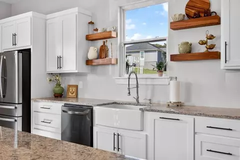 Kitchen - 20108 Sherry Rd, Springdale, AR 72764 photo 2 of 4