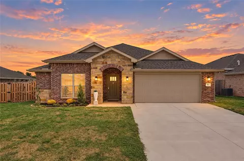 824 Lewis St, Pea Ridge, AR 72751
