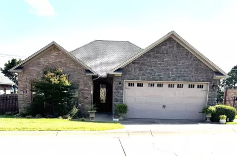 81 Village Ct, Russellville, AR 72802