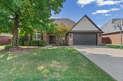 5720 S Chanberry Ln, Rogers, AR 72758