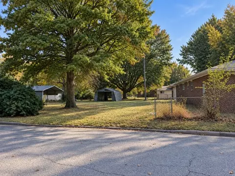 Exterior - 1114 Eicher Ave, Springdale, AR 72764 photo 6 of 10