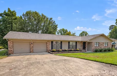 907 Kings Ct, Russellville, AR 72801
