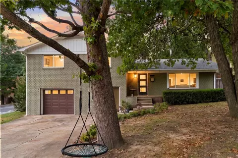 522 Hawthorn St, Fayetteville, AR 72701