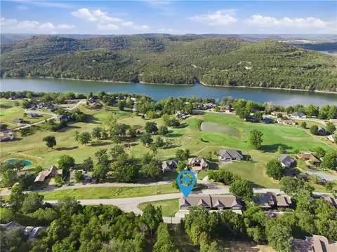 3 Oak Point Dr, Holiday Island, AR 72631