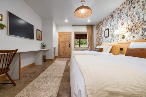 Bedroom - 106 W Highway 74, Jasper, AR 72641 photo 3 of 9
