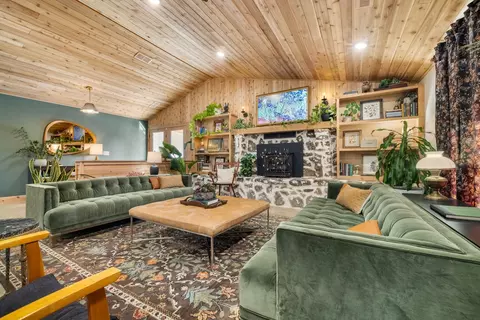 Living - 106 W Highway 74, Jasper, AR 72641 photo 1 of 1