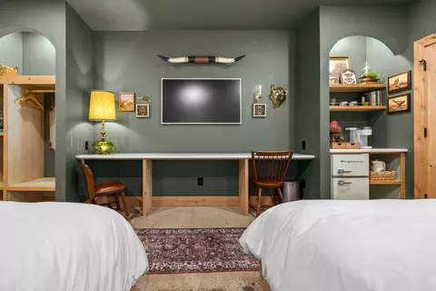 Bedroom - 106 W Highway 74, Jasper, AR 72641 photo 7 of 9