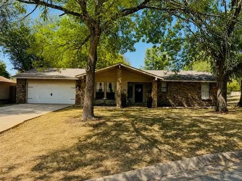 2740 Golden Oaks Dr, Fayetteville, AR 72703