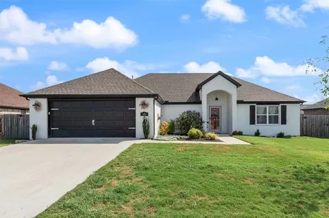 320 N Tacoma St, Farmington, AR 72730