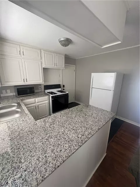 Kitchen - 2020 Q St, Fort Smith, AR 72901 photo 3 of 4