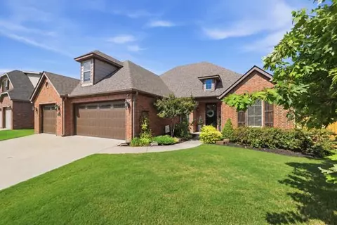 2402 W Cartier St, Fayetteville, AR 72704