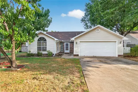 3412 Essex Dr, Fayetteville, AR 72704