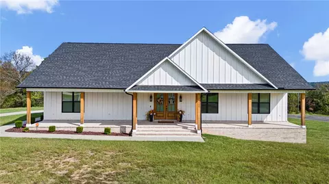 284 Apple Ln, Russellville, AR 72802