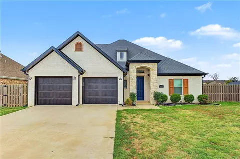 1902 W Broadway Pl, Rogers, AR 72758