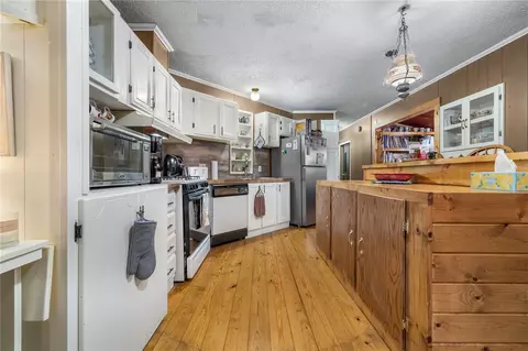 Kitchen - 6832 Nc 1300, Compton, AR 72624 photo 1 of 3
