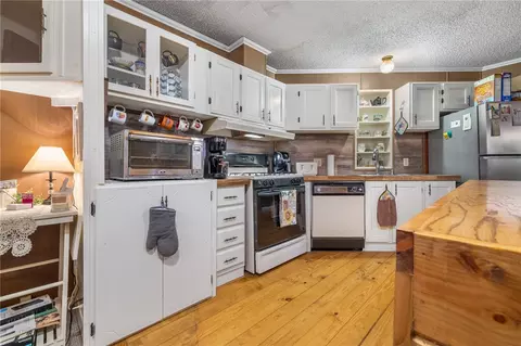 Kitchen - 6832 Nc 1300, Compton, AR 72624 photo 2 of 3