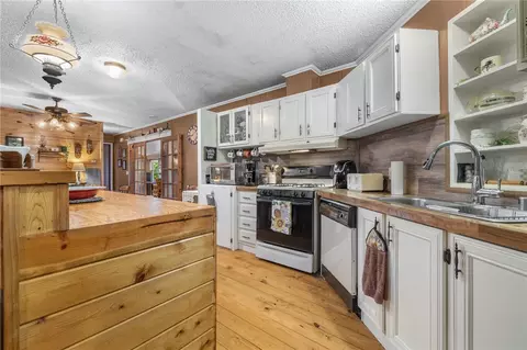 Kitchen - 6832 Nc 1300, Compton, AR 72624 photo 3 of 3
