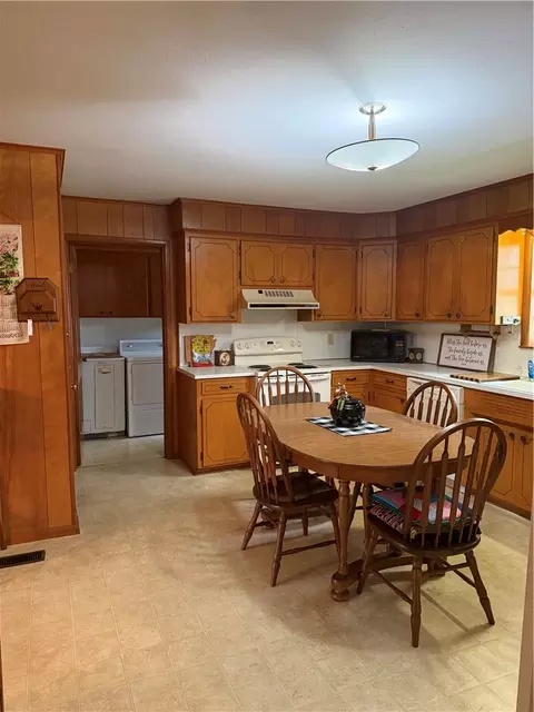 Kitchen - 10138 Sr 7, Dover, AR 72837 photo 2 of 2