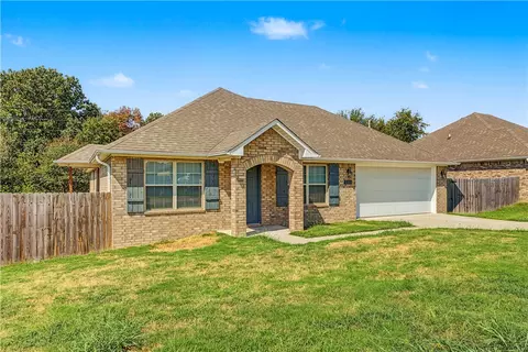 Exterior - 813 Saddlebrook St, Gentry, AR 72734 photo 2 of 7