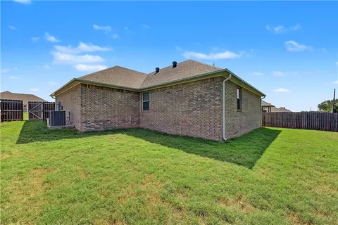 Exterior - 813 Saddlebrook St, Gentry, AR 72734 photo 4 of 7