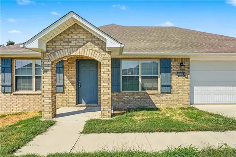 Exterior - 813 Saddlebrook St, Gentry, AR 72734 photo 3 of 7